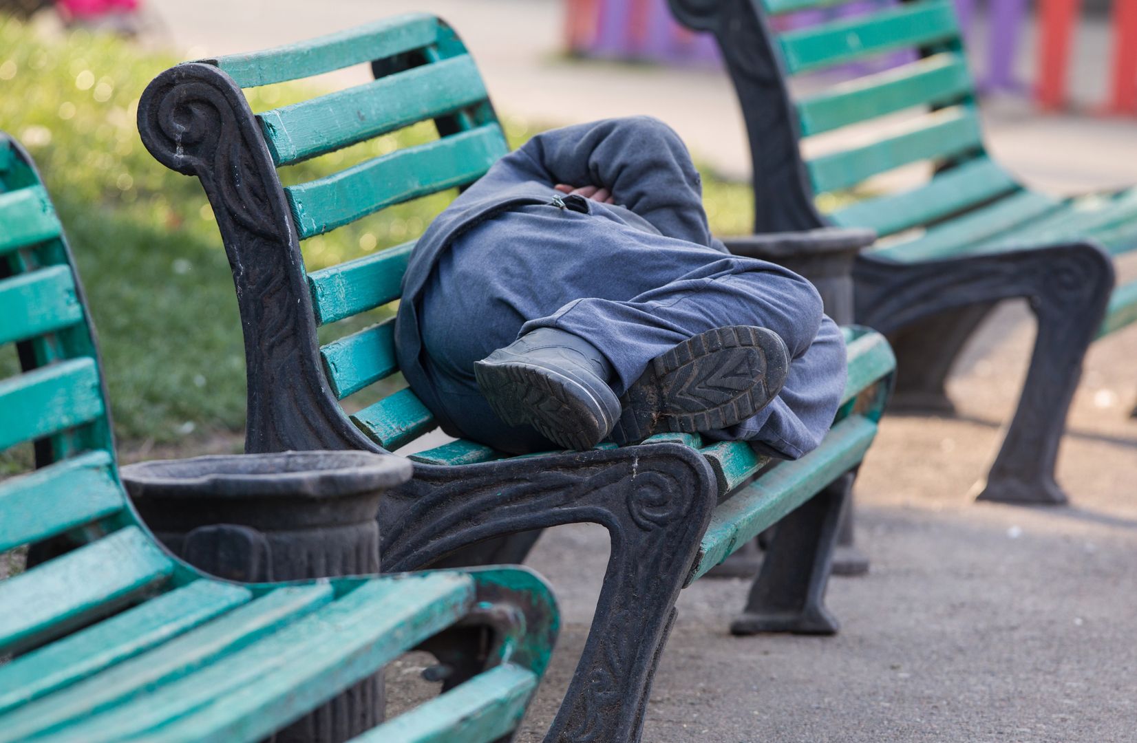 Dla popularności nastolatkowie znęcali się nad bezdomną kobietą