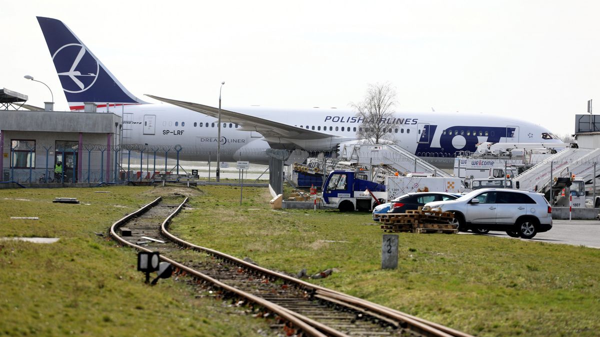 Polacy wracają do kraju w ramach akcji Lot do domu. Obowiązują ich 2 tygodnie kwarantanny