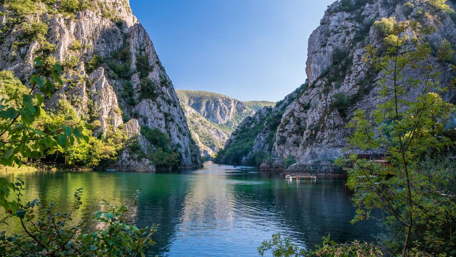 Macedonia nie ma dostępu do morza, ale dysponuje imponującym Jeziorem Ochrydzkim i głębokim Kanionem Matka