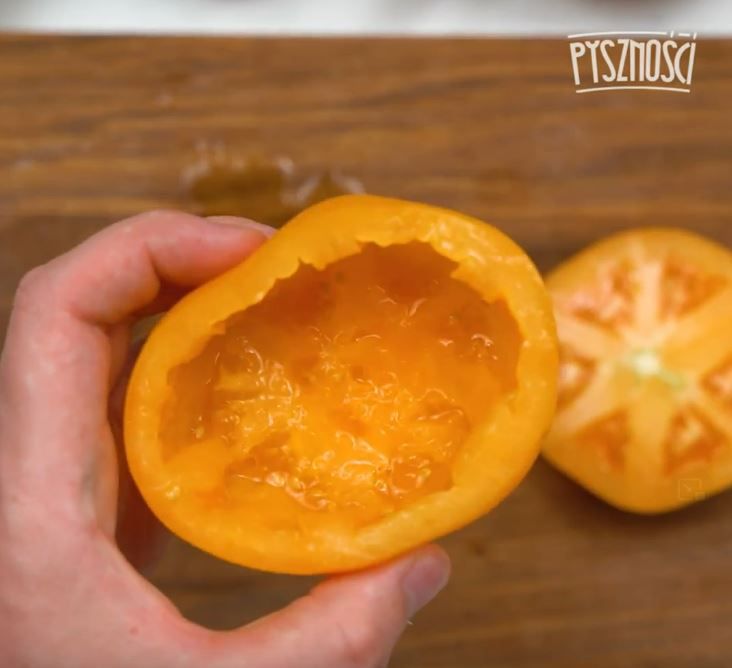 Jajka zapiekane w pomidorach- Pyszności