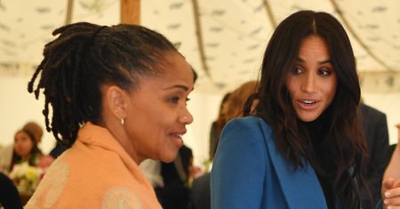 Mama Meghan już jest w Londynie. Wszyscy czekają na dobre wieści