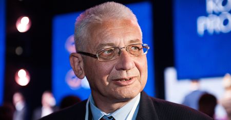 Ludwik Dorn: prezydent ma mentalność pisowca i pozwala się klepać prezesowi po ramieniu