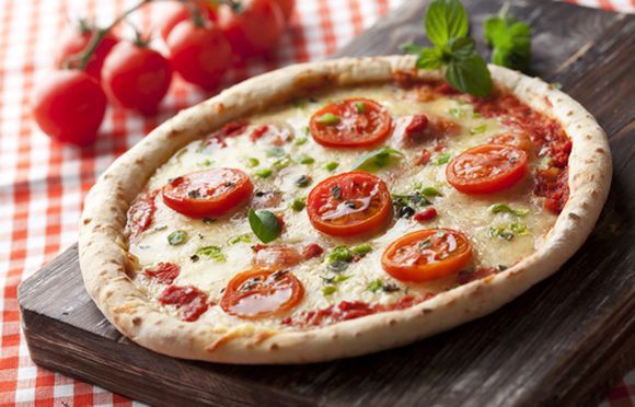 Kamień do pizzy sprawia, że ciasto jest równomiernie wypieczone