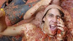 Miłośnicy Festiwalu Tomatiny tarzają się w pomidorowym sosie