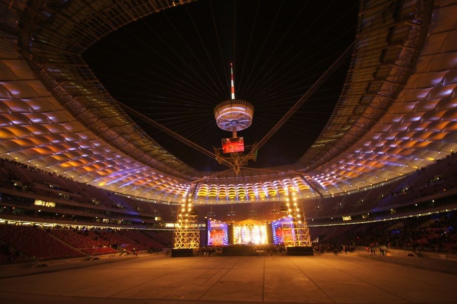 Pokaz możliwości oświetlenia Stadionu Narodowego (wideo)