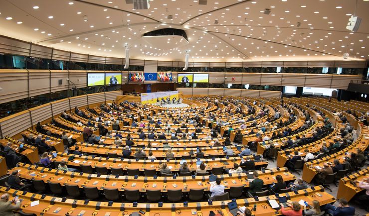 Parlament Europejski przyjął pakt migracyjny. "Rozwiązanie konfliktogenne"