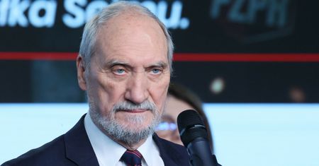 Immunitet Macierewicza. Sejmowi prawnicy wskazali braki