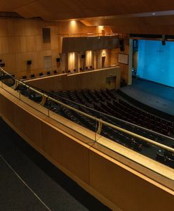 Koronawirus. Zamknięte hotele, kina, teatry i obiekty sportowe