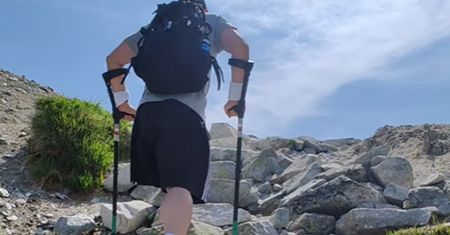 W Tatry Wysokie o kulach? Niezwykły wyczyn, dotarł sam tak daleko