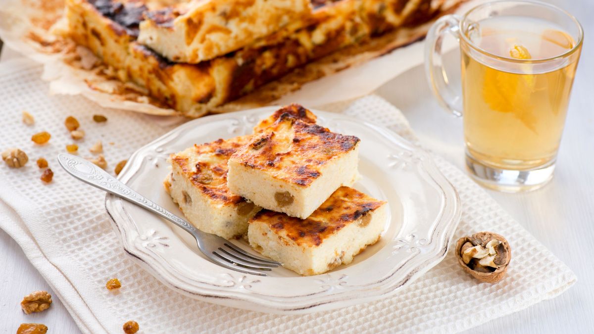 Klasyczny sernik z rodzynkami. Idealny na deser