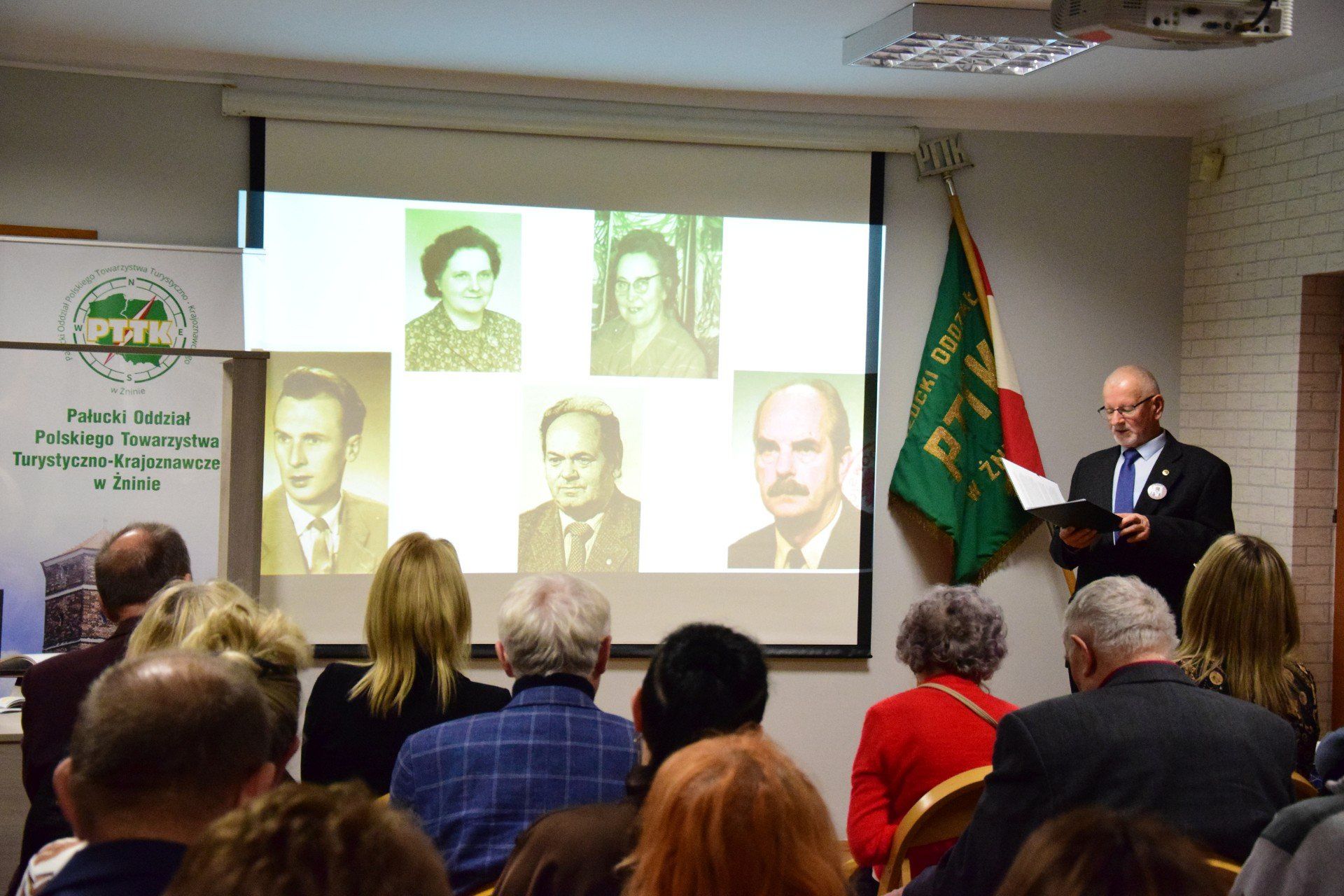 75-lecie PTTK w żnińskiej bibliotece