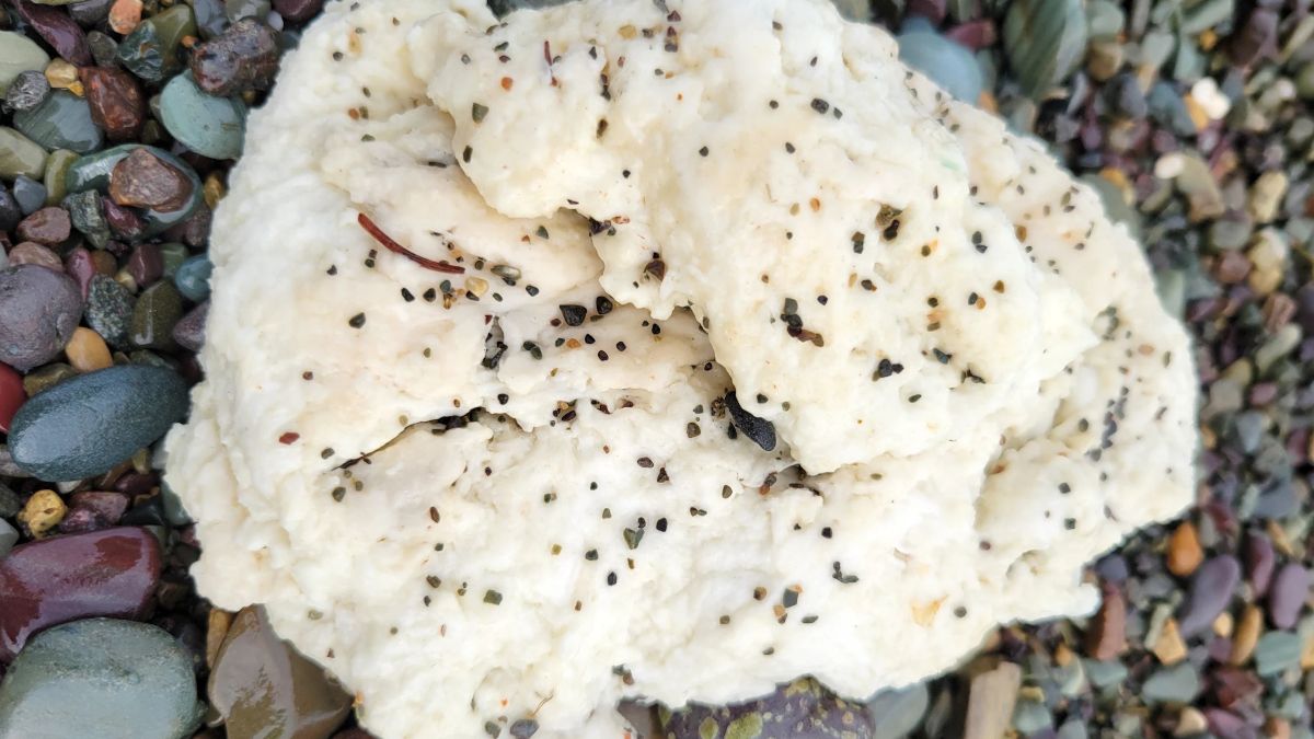 Kanadyjskie wybrzeża pokryte tajemniczymi plamami.