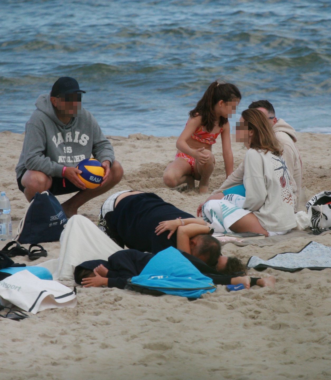 Monika Mrozowska dokazuje na plaży z nowym partnerem 