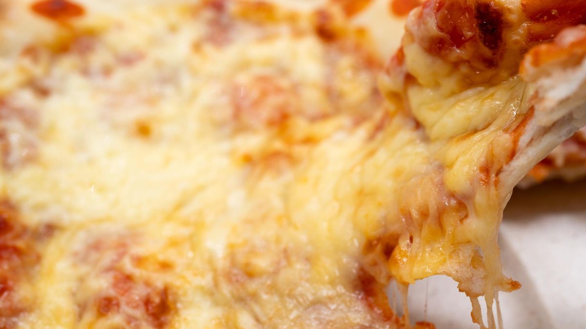 Kaloryczna bomba, zapowiedź miażdżycy i raka? Z pizzą lepiej nie przesadzać
