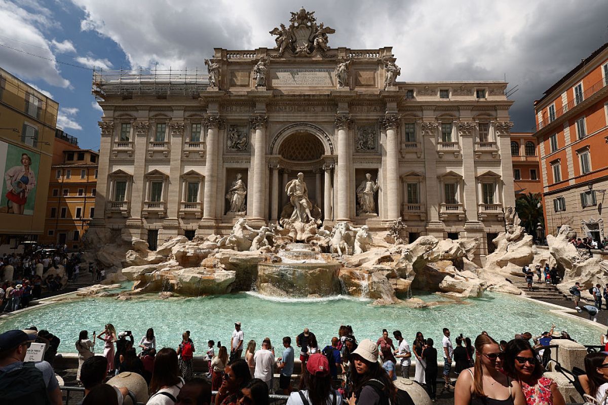 Włosi mają dość. Coraz więcej kar za kąpiel w zabytkowych fontannach
