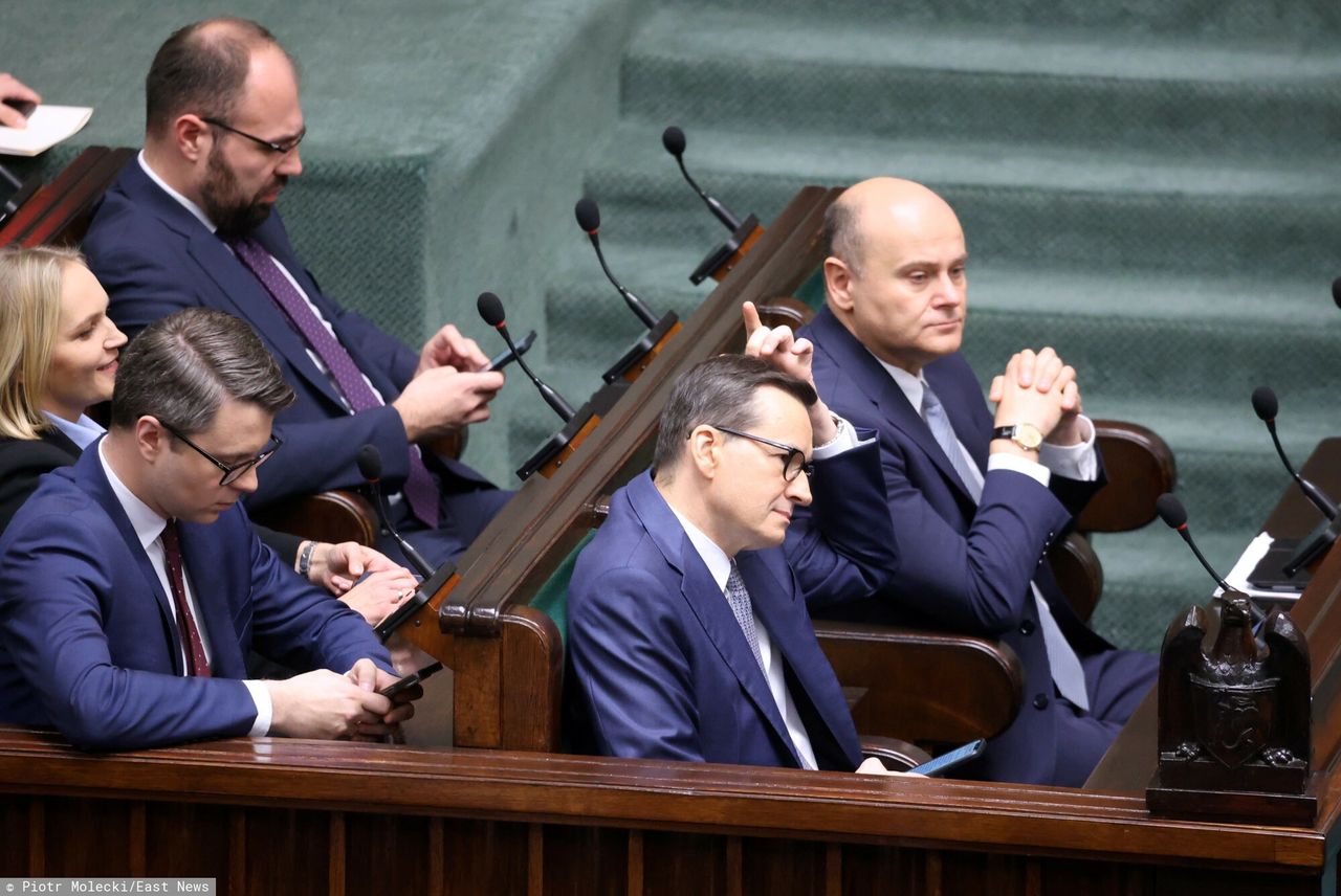 Byli ministrowie odkupują telefony i tablety. Cena? Można pozazdrościć