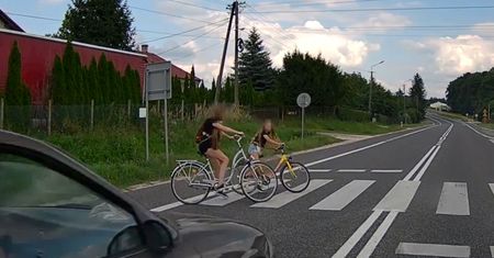 Pirat drogowy kontra rowerzystki na pasach. Przerażające nagranie z Buska-Zdroju