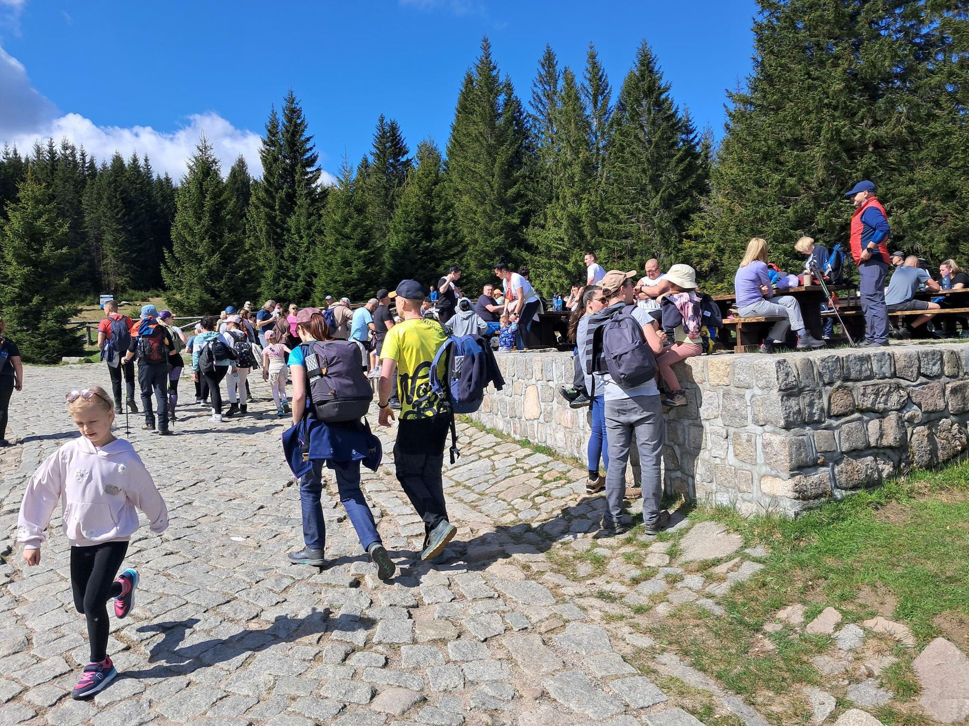Wielu turystów pojawiło się w Karkonoszach.
