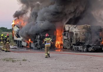 Pożar tirów na Mazowszu. Spłonęło kilka ciężarówek
