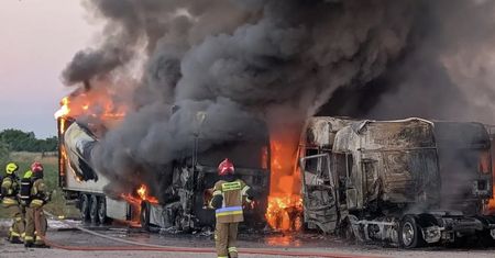 Pożar tirów na Mazowszu. Spłonęło kilka ciężarówek