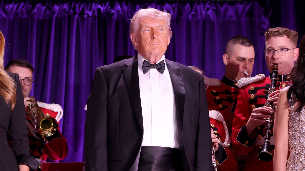 Mentalist Oz Pearlman Hosts The White House Correspondents Dinner
WASHINGTON, DC - APRIL 25: U.S. President Donald Trump attends as Mentalist Oz Pearlman hosts The White House Correspondents Dinner at Washington Hilton on April 25, 2026 in Washington, DC. (Photo by Kevin Mazur/Getty Images for OP)
Kevin Mazur