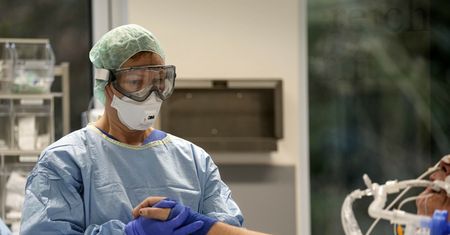 Niezaszczepiony personel zostanie odsunięty od pracy. "Bezpieczeństwo jest najważniejsze"
