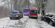 Ostróda: Trzy osoby w szpitalu po zderzeniu ciężarówki z osobówką