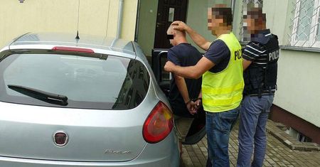 Brutalnie zabił cztery małe koty, należące do jego ojca. Skręcił im karki