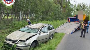 Oława: Pijana 29-latka dachowała. Twierdziła, że to przez zmywacz do paznokci