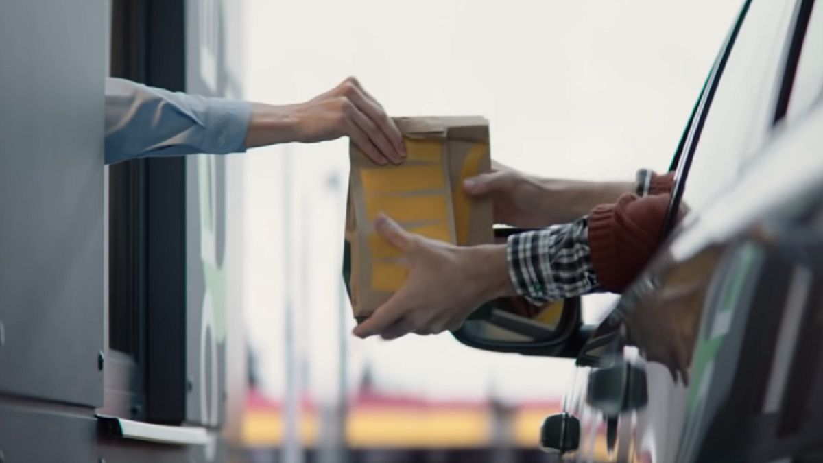 Klienci McDonald's narażeni na mandaty? Robią to notorycznie w kolejkach do drive thru