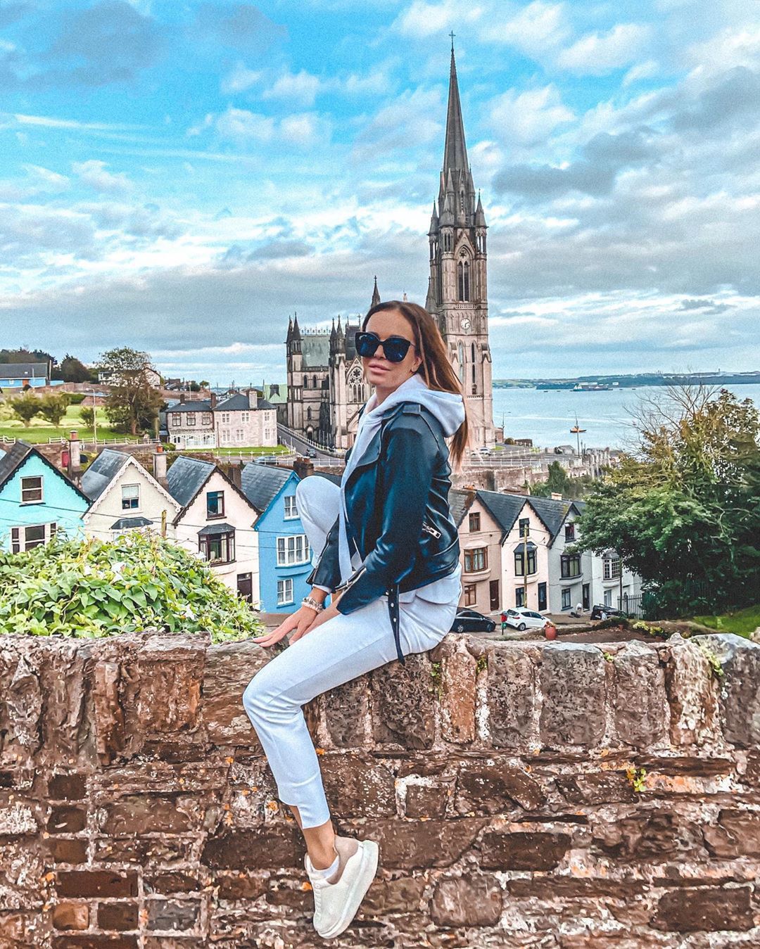 Anna Wendzikowska "z trudem wdrapała się na mur" dla zdjęcia