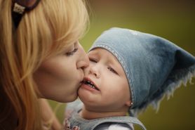 Nie pozwólcie całować swojego dziecka – apeluje zatroskana matka