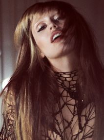 Miley Cyrus jest trzeźwa od 5 lat. Dlaczego zdecydowała się na abstynencję?
