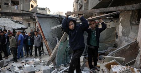 "Igrzyska śmierci". Chaos, zabójstwa i głód. Pomoc humanitarna w Strefie Gazy dociera do nielicznych