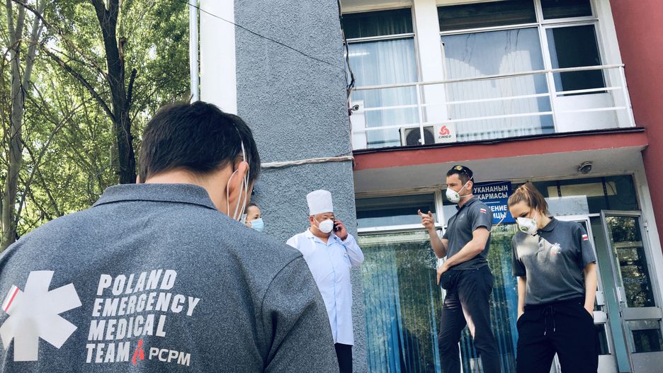 Polacy walczyli z koronawirusem w Kirgistanie. Polecieli tam na prośbę WHO 