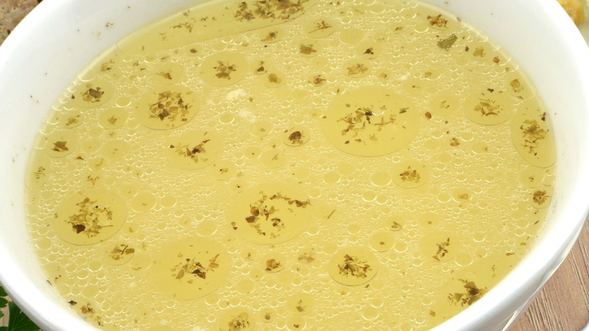 Kwaśny rosół stawia na nogi 