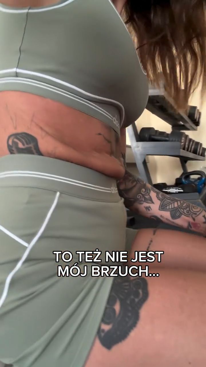 Karolina Gilon odsłoniła pociążowy brzuch