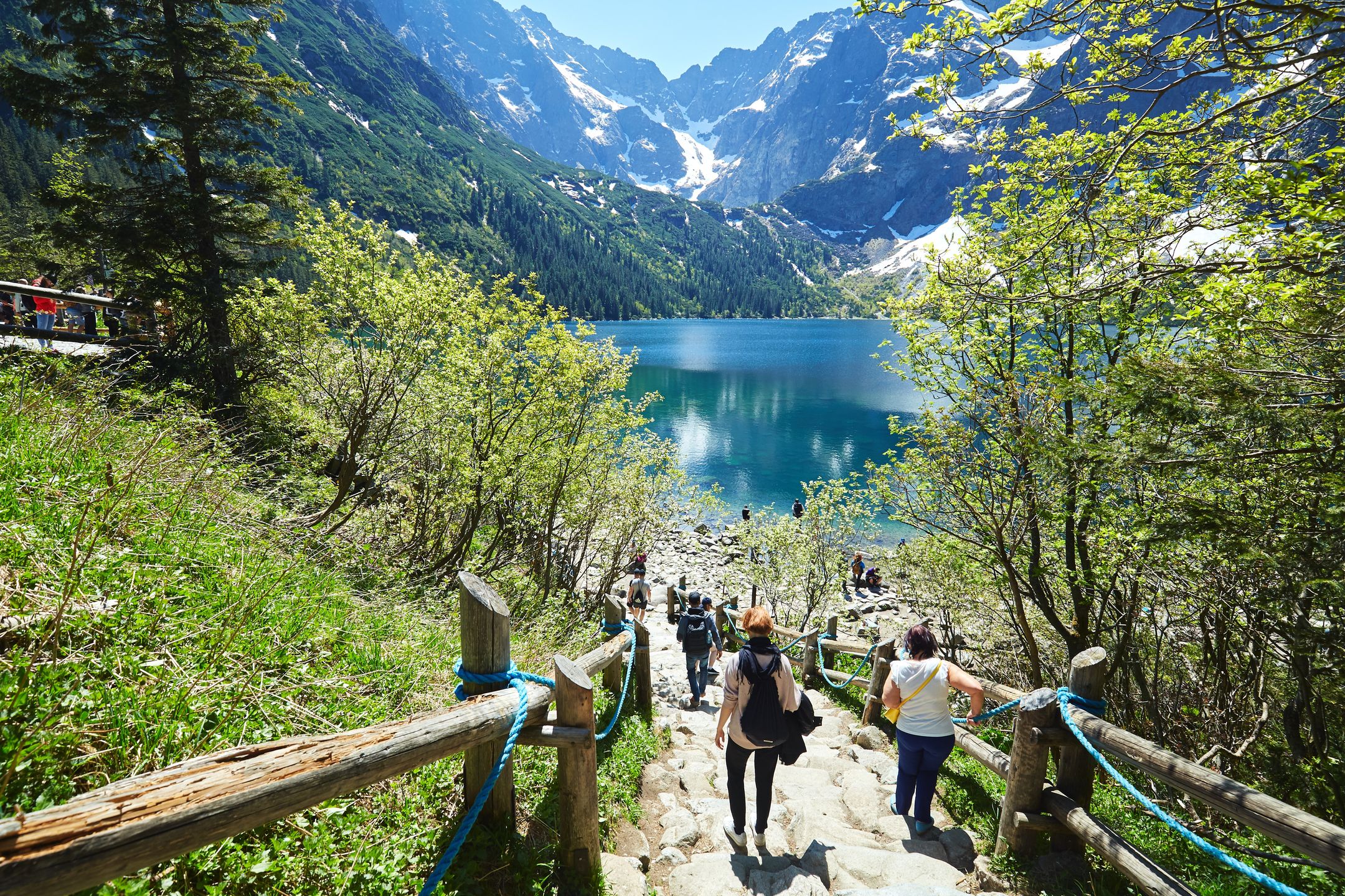 Morskie Oko to popularny cel wycieczek z Zakopanego