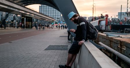 Zmiany na ścianie. Facebook chce ratować świat przed Wiekiem Melancholii