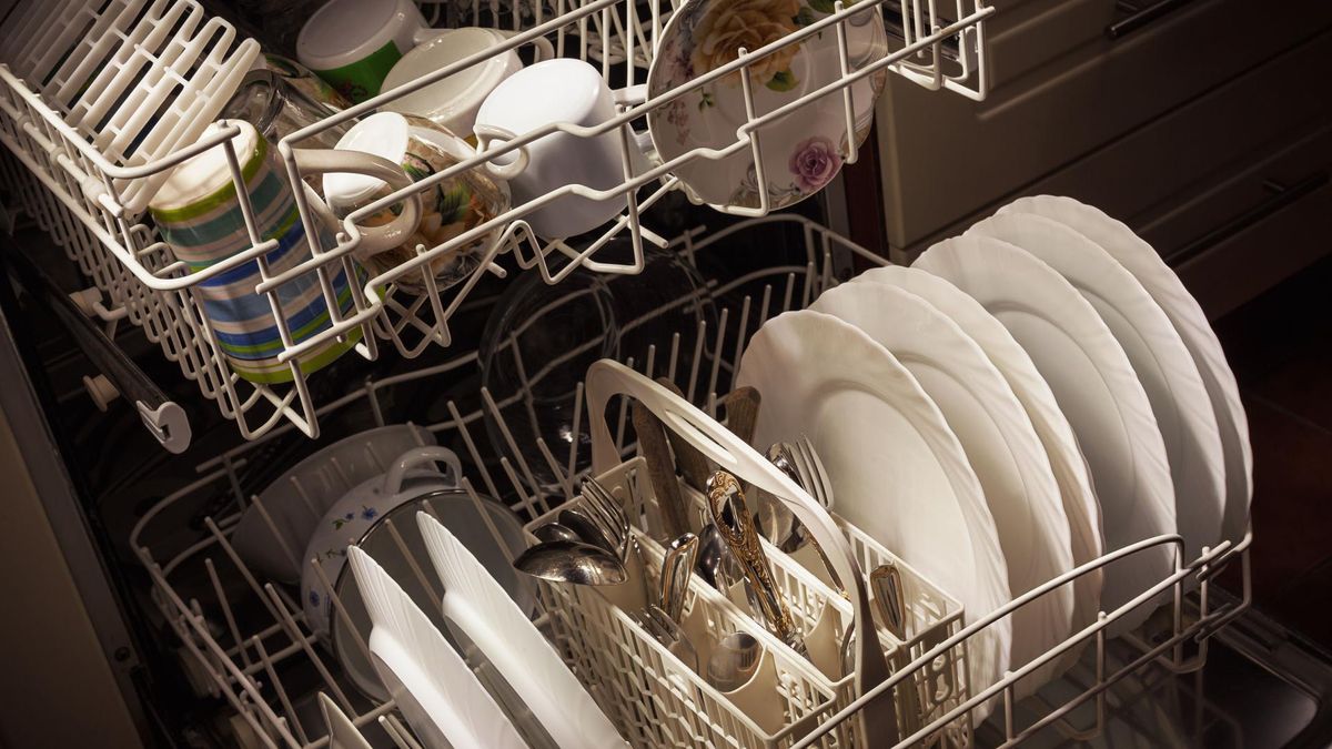 Jak prawidłowo korzystać ze zmywarki? Przedstawiamy proste triki