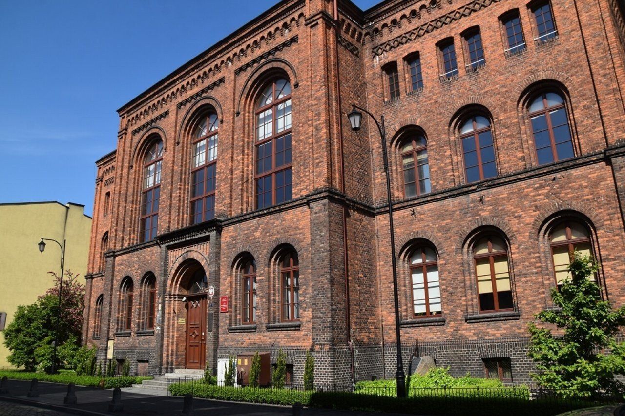 Ulica Poznańska - budynek Liceum Ogólnokształcącego