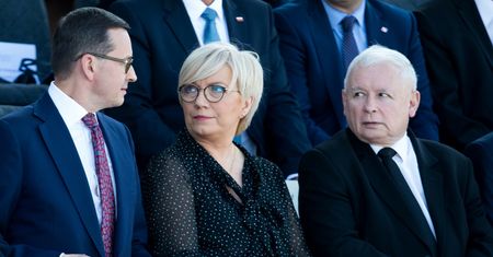Rząd prowadzi z Brukselą niebezpieczną grę. Stracić możemy nie tylko ogromne pieniądze