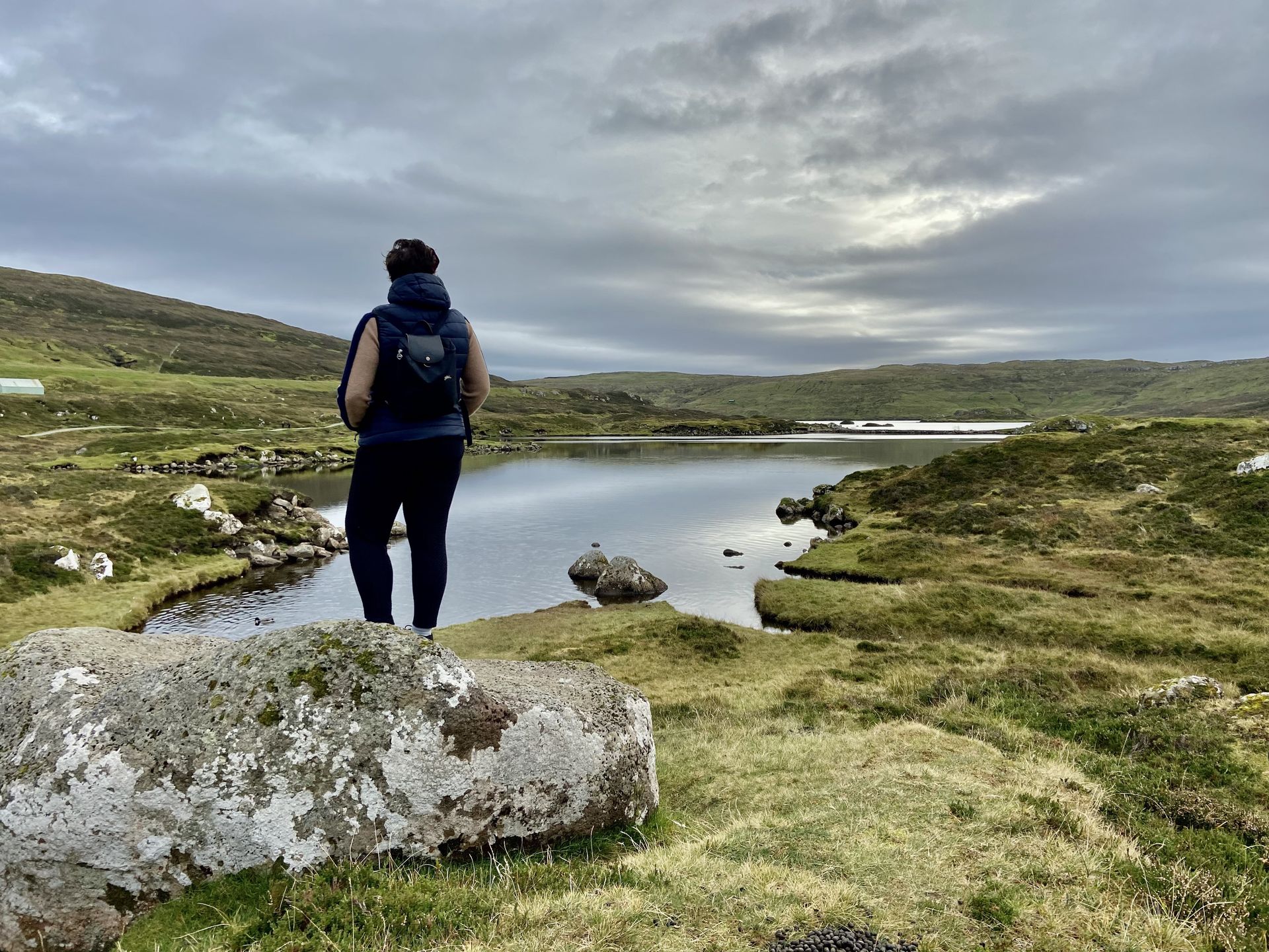 Spacer nad jeziorem Toftavatn na wyspie Eysturoy