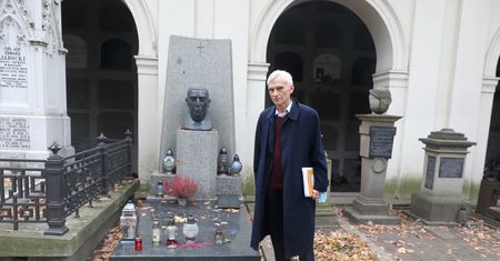 Gwiazdy ruszą na Powązki. Coroczna kwesta na ratowanie zabytkowej nekropolii