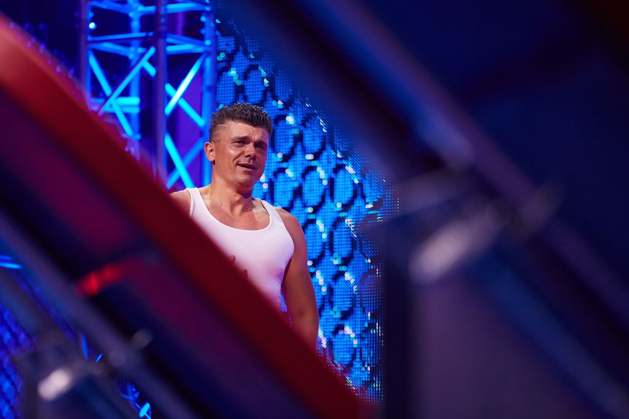 "Ninja Warrior": discopolowy macho w show. Czy Tomasz Niecik da radę na torze?