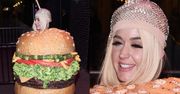 Katy Perry w szampańskim nastroju i przebraniu hamburgera