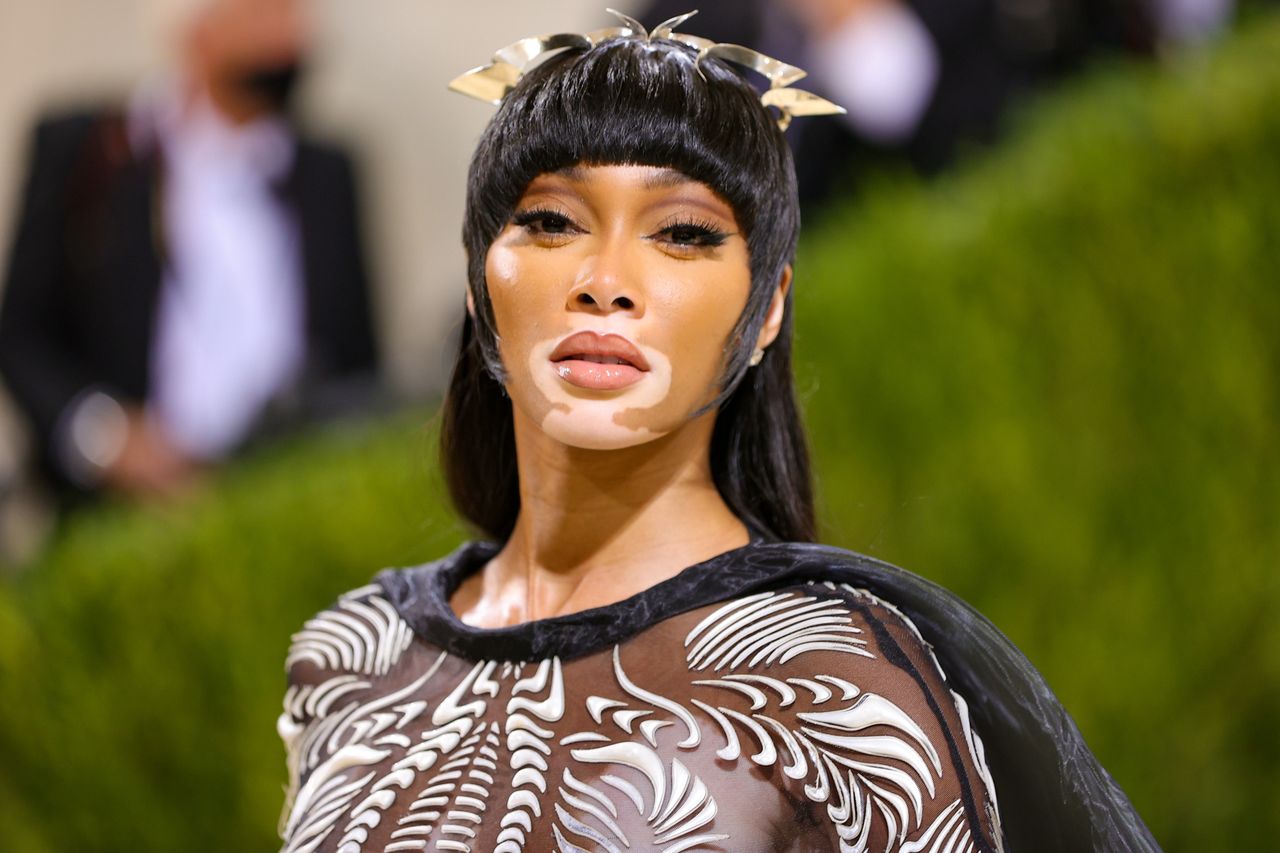 MET Gala 2021. Modelka Winnie Harlow zwracała na siebie uwagę w kombinezonie od holenderskiej projektantki