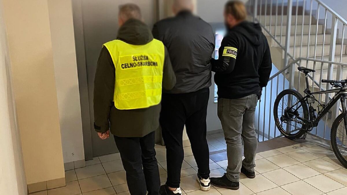 Policjanci i funkcjonariusze KAS i NOSG zatrzymali kolejnych członków mafii śmieciowej