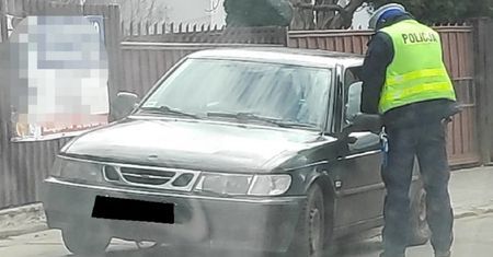 Prowadził pod wpływem. Na widok policji wysiadł i zrobił awanturę