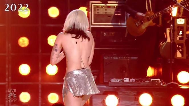 Miley Cyrus zaliczyła wpadkę na scenie podczas sylwestrowego występu